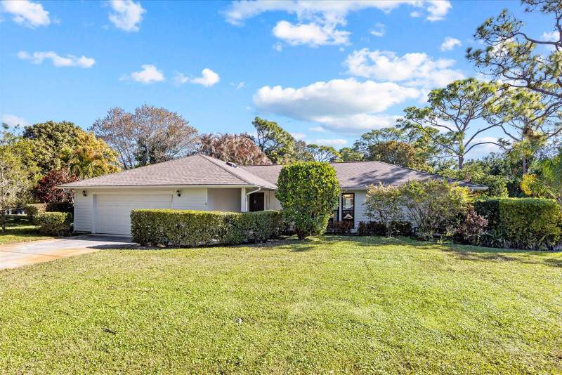 3 bedroom Single Family Residence at 571 NE Town Terrace, Pinecrest Lakes, Jensen Beach — photo 2
