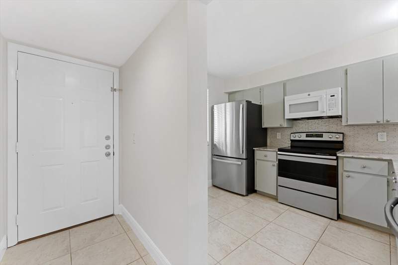 2 bedroom Condominium at 6205 Balboa Circle #102, Whitehall Condo At Camino Real, Boca Raton — photo 3