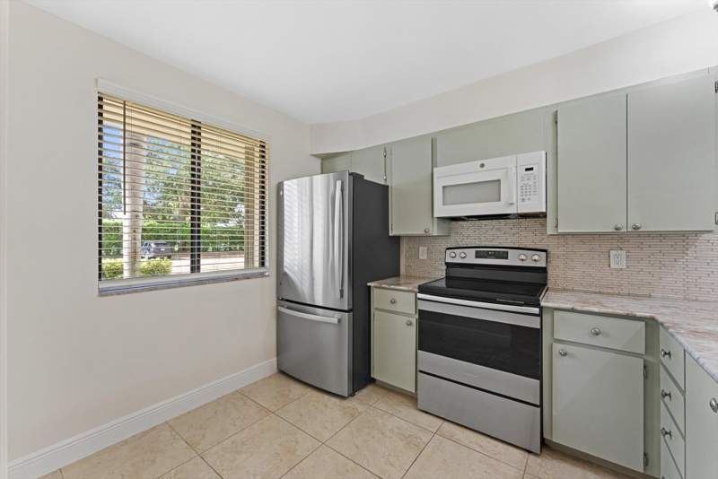 2 bedroom Condominium at 6205 Balboa Circle #102, Whitehall Condo At Camino Real, Boca Raton — photo 5