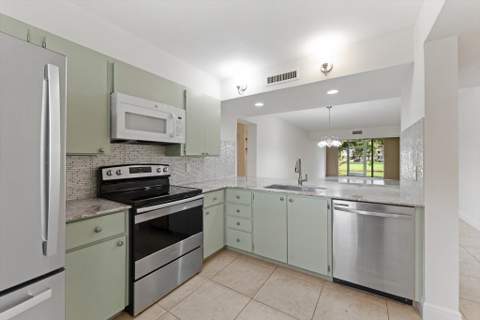6205 Balboa Circle #102, Boca Raton FL - photo 6 of 37