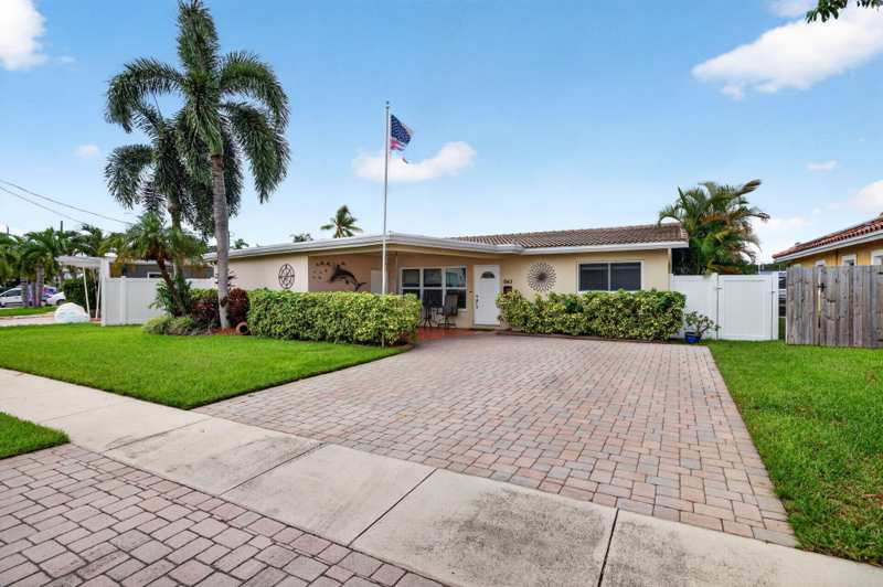 2 bedroom Single Family Residence at 943 Nautilus Isle, Shelter Islands, Dania Beach — photo 1