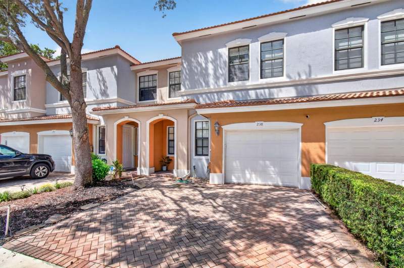 3 bedroom Townhouse at 238 E Chrystie Circle, Gramercy Square, Delray Beach — photo 3
