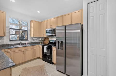 238 E Chrystie Circle, Delray Beach FL - photo 19 of 86