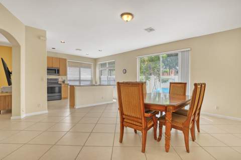 4493 Lake Tahoe Circle, West Palm Beach FL - photo 8 of 36