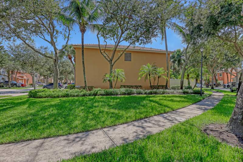4 bedroom Single Family Residence at 4493 Lake Tahoe Circle, Lakes of Laguna, West Palm Beach — photo 2