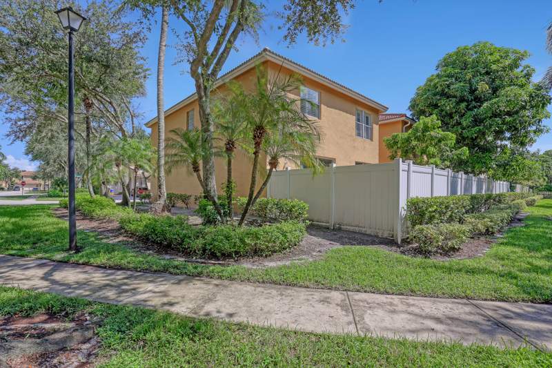 4 bedroom Single Family Residence at 4493 Lake Tahoe Circle, Lakes of Laguna, West Palm Beach — photo 3