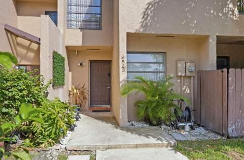 9523 NW 38th Place, Sunrise FL - photo 15 of 35