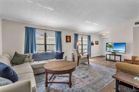 4775 Brook Drive, West Palm Beach FL - photo 8 of 37