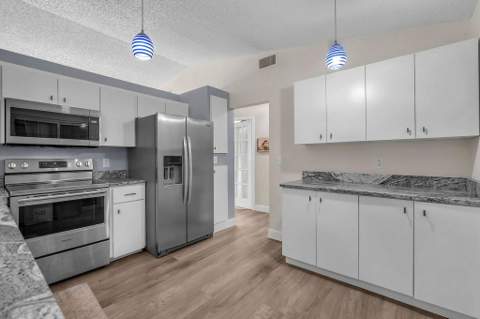 4775 Brook Drive, West Palm Beach FL - photo 13 of 37