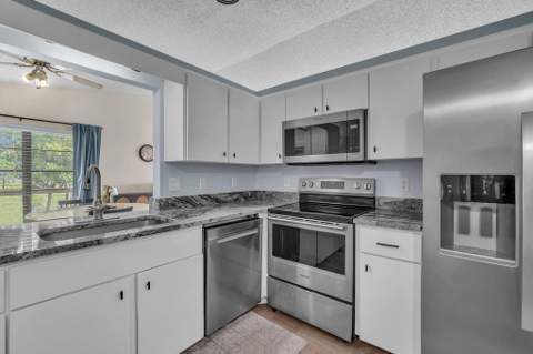 4775 Brook Drive, West Palm Beach FL - photo 14 of 37