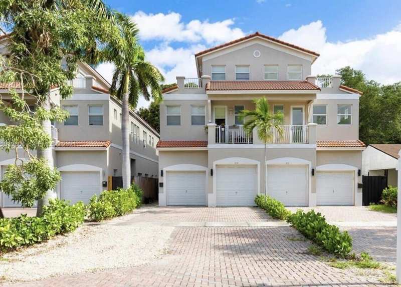 5 bedroom Townhouse at 213 SW 11th Street #213, River Section Of Croissant Park, Fort Lauderdale — photo 1