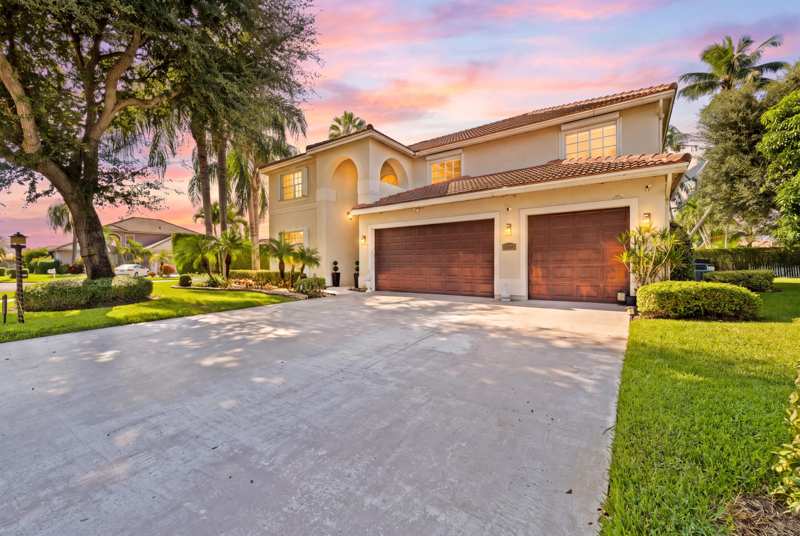 5 bedroom Single Family Residence at 7202 Catalina Isle Drive, Lake Charleston Par K, Lake Worth — photo 1