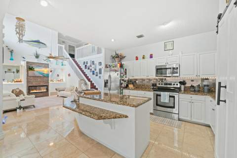7202 Catalina Isle Drive, Lake Worth FL - photo 6 of 49