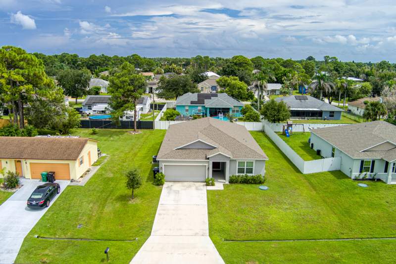 4 bedroom Single Family Residence at 1811 SE Sandia Drive, Port St Lucie Section 13, Port St. Lucie — photo 5