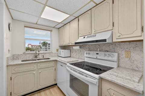 111 Shore Court #301, North Palm Beach FL - photo 8 of 40