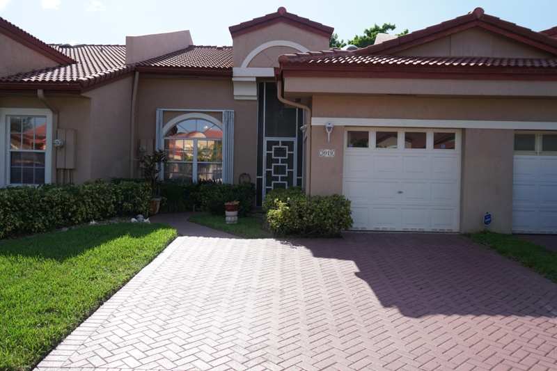 2 bedroom Villa at 9919 Malvern Drive, Malvern, Tamarac — photo 1