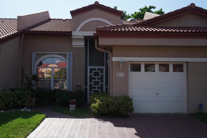 2 bedroom Villa at 9919 Malvern Drive, Malvern, Tamarac — photo 2