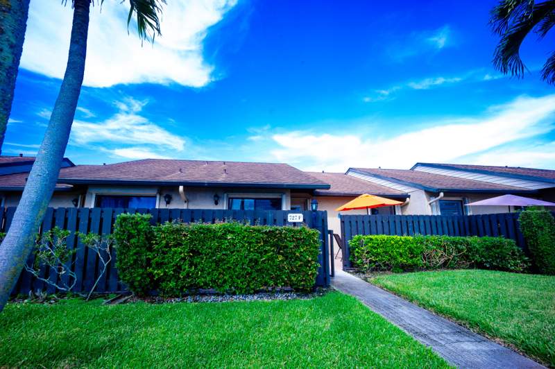 2 bedroom Villa at 727 Sunny Pine Way #F, Pine Ridge North Village III Condo, Greenacres — photo 3
