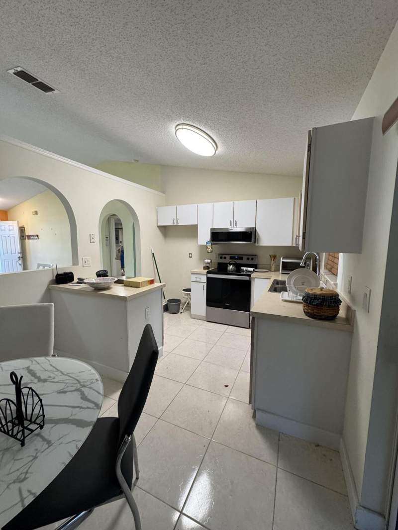 3 bedroom Single Family Residence at 1881 SW Agnes Street, Port St Lucie Section 8, Port St. Lucie — photo 2