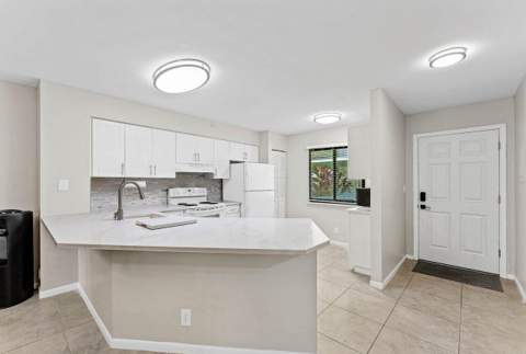 2205 S Cypress Bend Drive #103, Pompano Beach FL - photo 8 of 37
