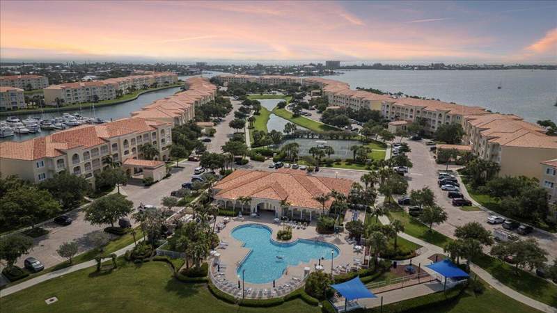 2 bedroom Condominium at 19 Harbour Isle Drive #202, Harbour Isle At Hutchinson Island West, Fort Pierce — photo 2