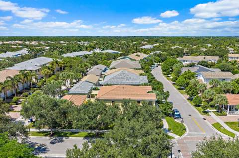 1106 Sweet Hill Drive, Jupiter FL - photo 6 of 79