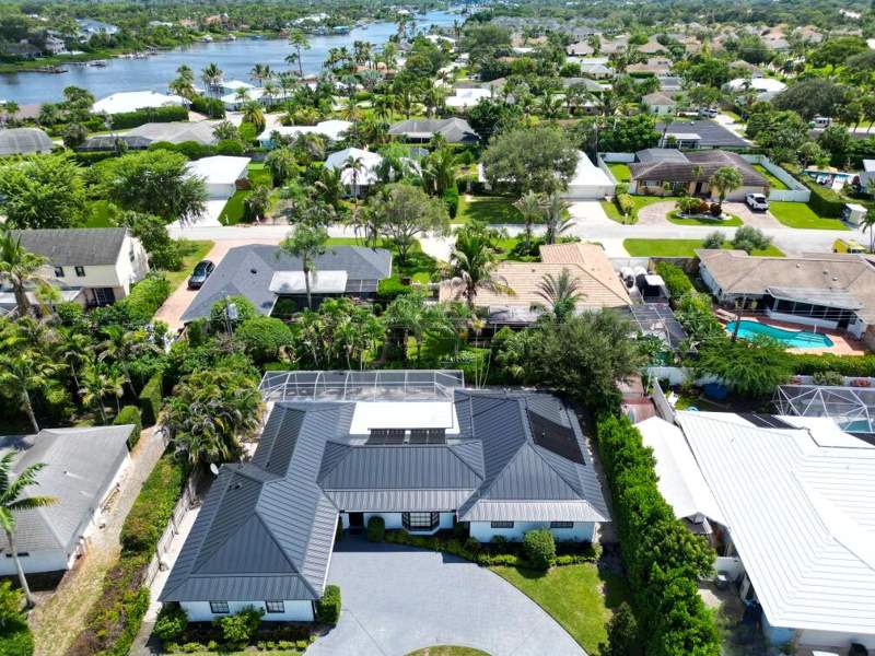 3 bedroom Single Family Residence at 7 SE Paddock Circle, Hunt Club Colony (Aka Jupiter/Tequesta Hunt Club C, Jupiter — photo 2