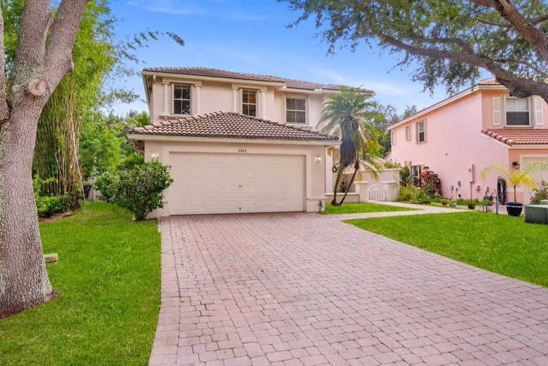 4 bedroom Single Family Residence at 5302 Victoria Circle, Briger Pars B, E And F, West Palm Beach — photo 2