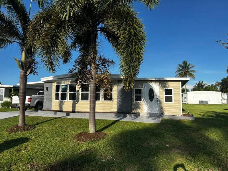 2 bedroom Manufactured Home at 8572 Crown Drive, Sea Meadows, Boynton Beach — photo 3