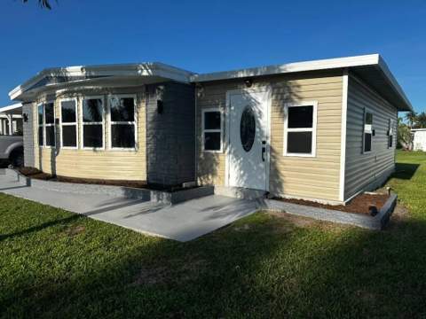 8572 Crown Drive, Boynton Beach FL - photo 7 of 37