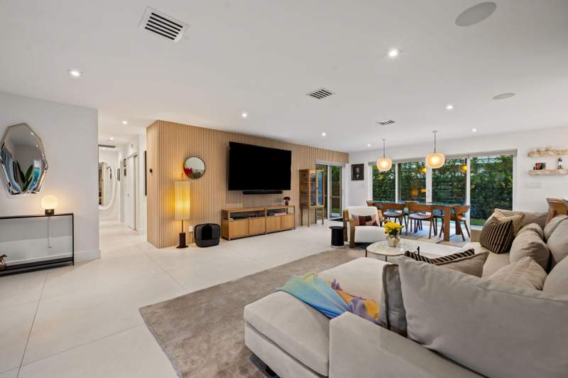 4 bedroom Single Family Residence at 2000 Coral Gardens Drive, Coral Gardens Amen Plat, Wilton Manors — photo 4