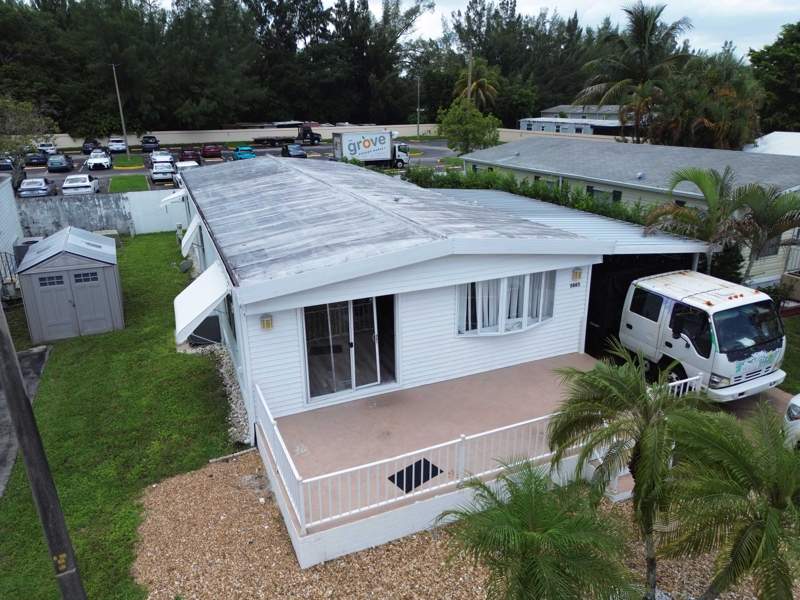 3 bedroom Mobile Home at 5863 SW 29th Avenue, Ravenswood Estates & Marinas, Fort Lauderdale — photo 3
