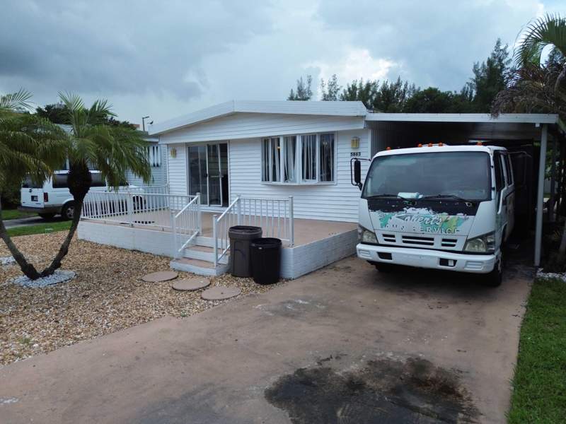 3 bedroom Mobile Home at 5863 SW 29th Avenue, Ravenswood Estates & Marinas, Fort Lauderdale — photo 4