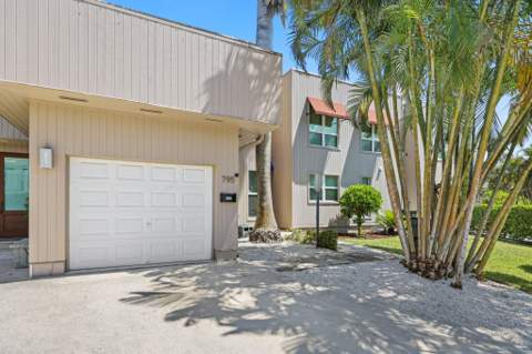 795 Andrews Avenue, Delray Beach FL - photo 7 of 61