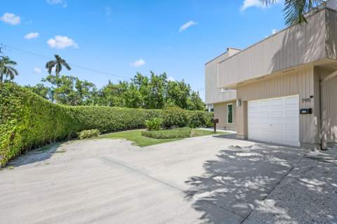 795 Andrews Avenue, Delray Beach FL - photo 8 of 61