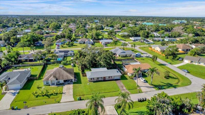 2 bedroom Single Family Residence at 412 SE Dalva Avenue, Port St Lucie Section 18, Port St. Lucie — photo 2
