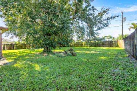 412 SE Dalva Avenue, Port St. Lucie FL - photo 7 of 26