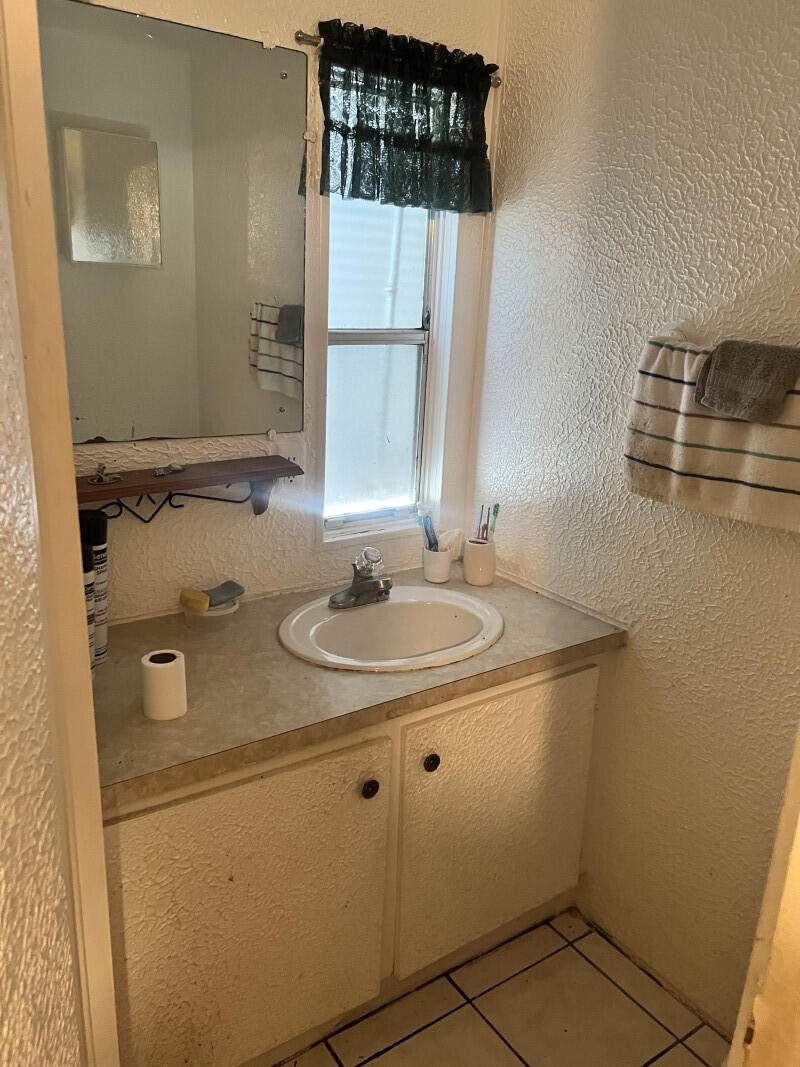 2 bedroom Manufactured Home at 5385 Elaine Circle, Mobilaire 1st Add, West Palm Beach — photo 3