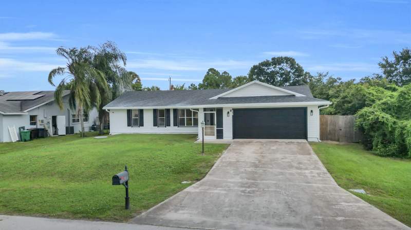 3 bedroom Single Family Residence at 967 SW Sultan Drive, Port St Lucie Section 12, Port St. Lucie — photo 3