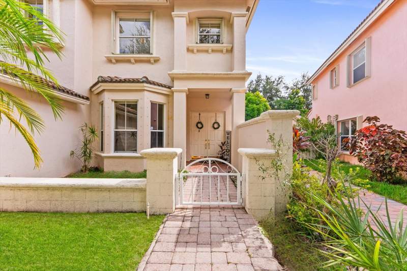 4 bedroom Single Family Residence at 5302 Victoria Circle, Briger Pars B, E And F, West Palm Beach — photo 4
