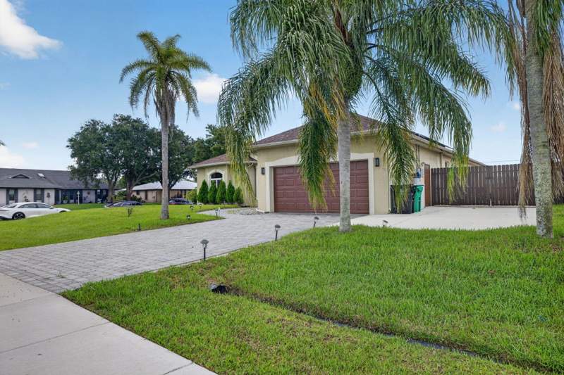 4 bedroom Single Family Residence at 1402 SW Abingdon Avenue, Port St Lucie Section 23, Port St. Lucie — photo 3