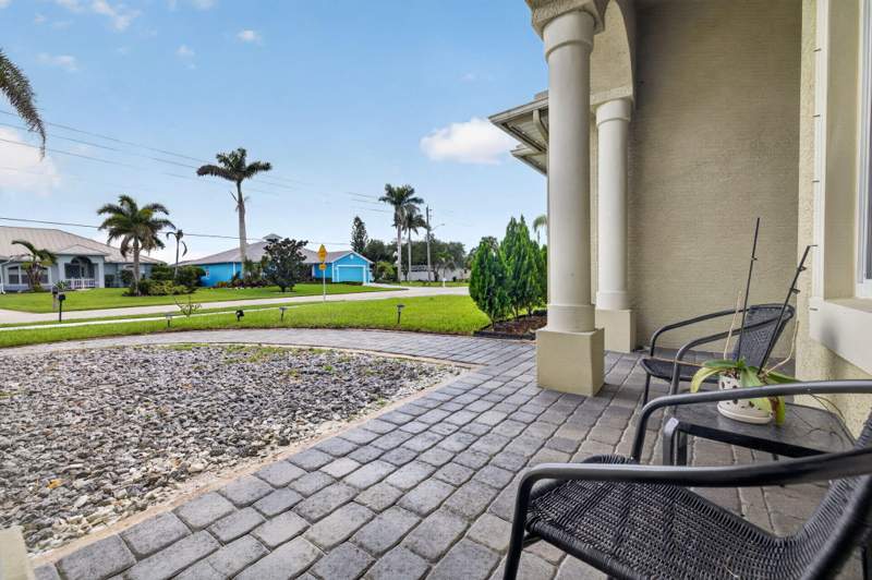 4 bedroom Single Family Residence at 1402 SW Abingdon Avenue, Port St Lucie Section 23, Port St. Lucie — photo 5