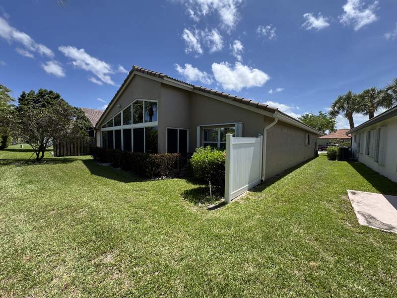 3 bedroom Single Family Residence at 6693 Sun River Road, Lakeridge Greens At Pipers Glen, Boynton Beach — photo 3