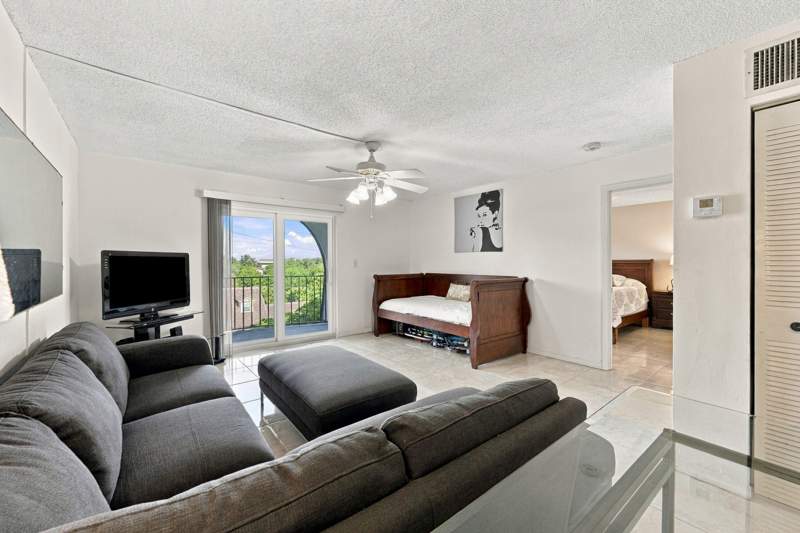 1 bedroom Condominium at 3909 N Ocean Boulevard #410, Top Of The Mile South Condo, Fort Lauderdale — photo 5