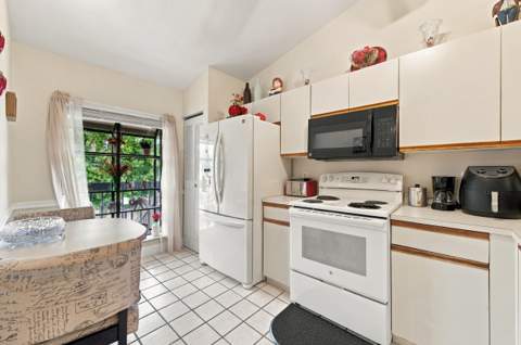 3340 Lucerne Park Drive, Greenacres FL - photo 9 of 28
