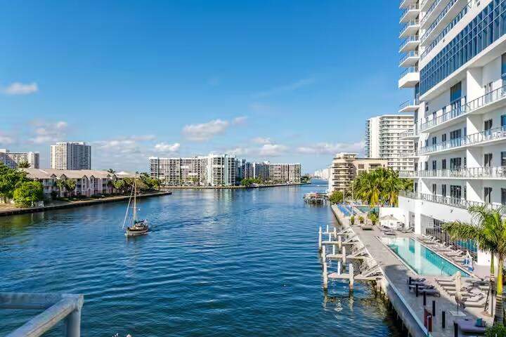 3 bedroom Condominium at 4010 S Ocean Drive #R2404, 4010 South Ocean Condo, Hollywood — photo 2