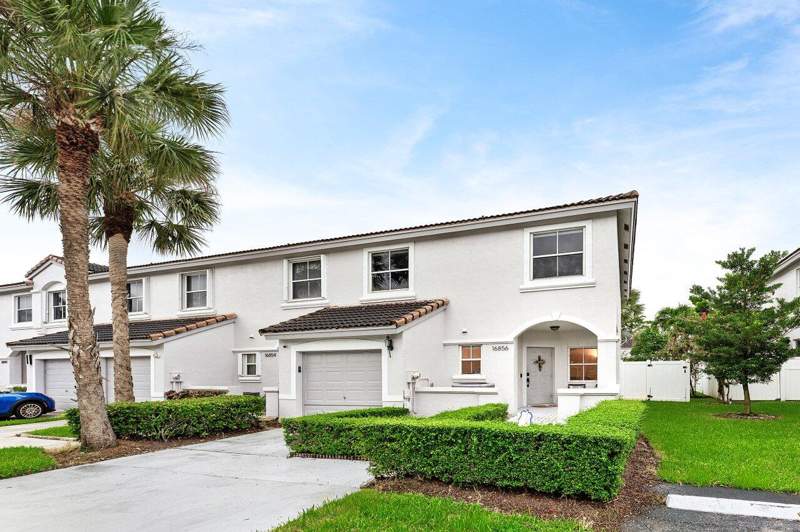 3 bedroom Townhouse at 16856 SW 1st Place, Pembroke Shores, Pembroke Pines — photo 3
