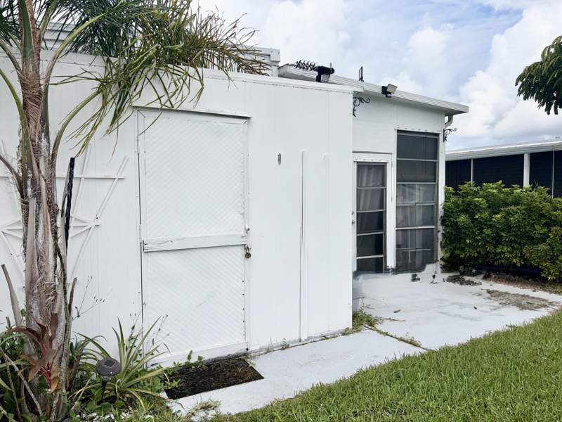 2 bedroom Manufactured Home at 10 La Paloma Lane, Spanish Lakes Riverfront, Port St. Lucie — photo 4