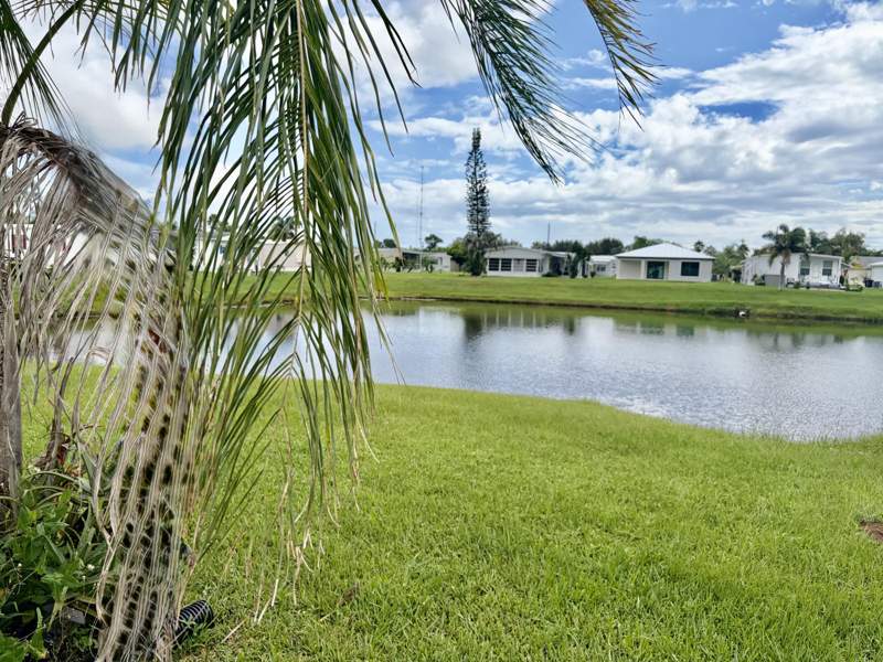 2 bedroom Manufactured Home at 10 La Paloma Lane, Spanish Lakes Riverfront, Port St. Lucie — photo 5
