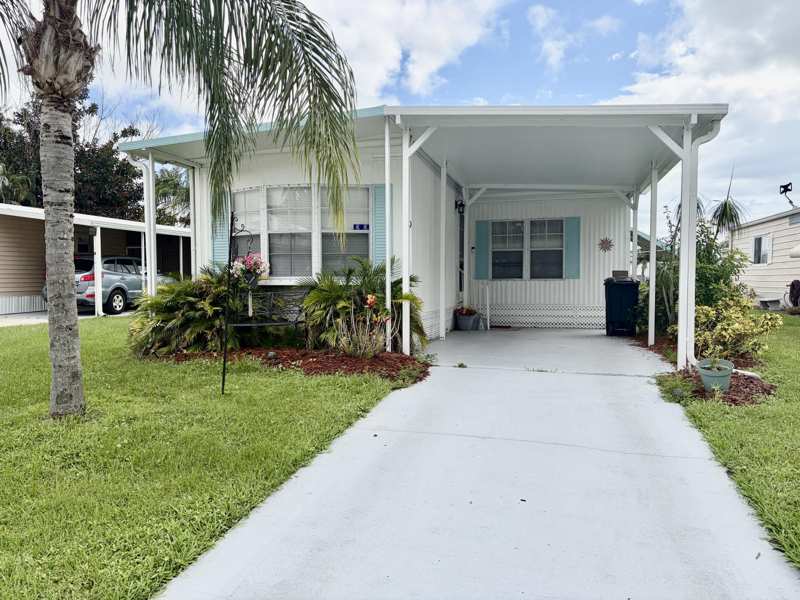 2 bedroom Manufactured Home at 10 La Paloma Lane, Spanish Lakes Riverfront, Port St. Lucie — photo 1